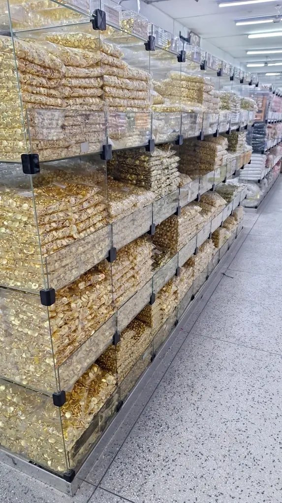 Grande variedade de botões na loja